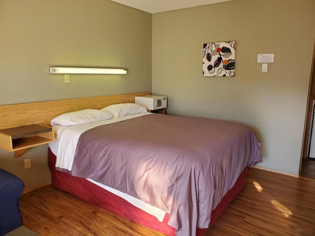 Stars Inn - Motel 萨斯喀彻温堡 外观 照片